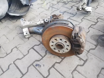 Поворотный кулак передний правый Audi A3 8P