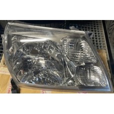 Toyota hiace 2006- 2010 фара правый oem