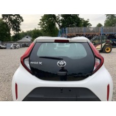 Крышка багажника toyota aygo x 040