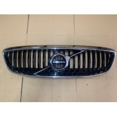 Решетка радиатора volvo v40 cross country рестайлинг 31425348