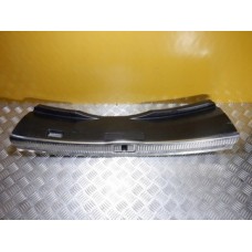 Audi a8 4n d5 защита кромки багажника 4n0863471